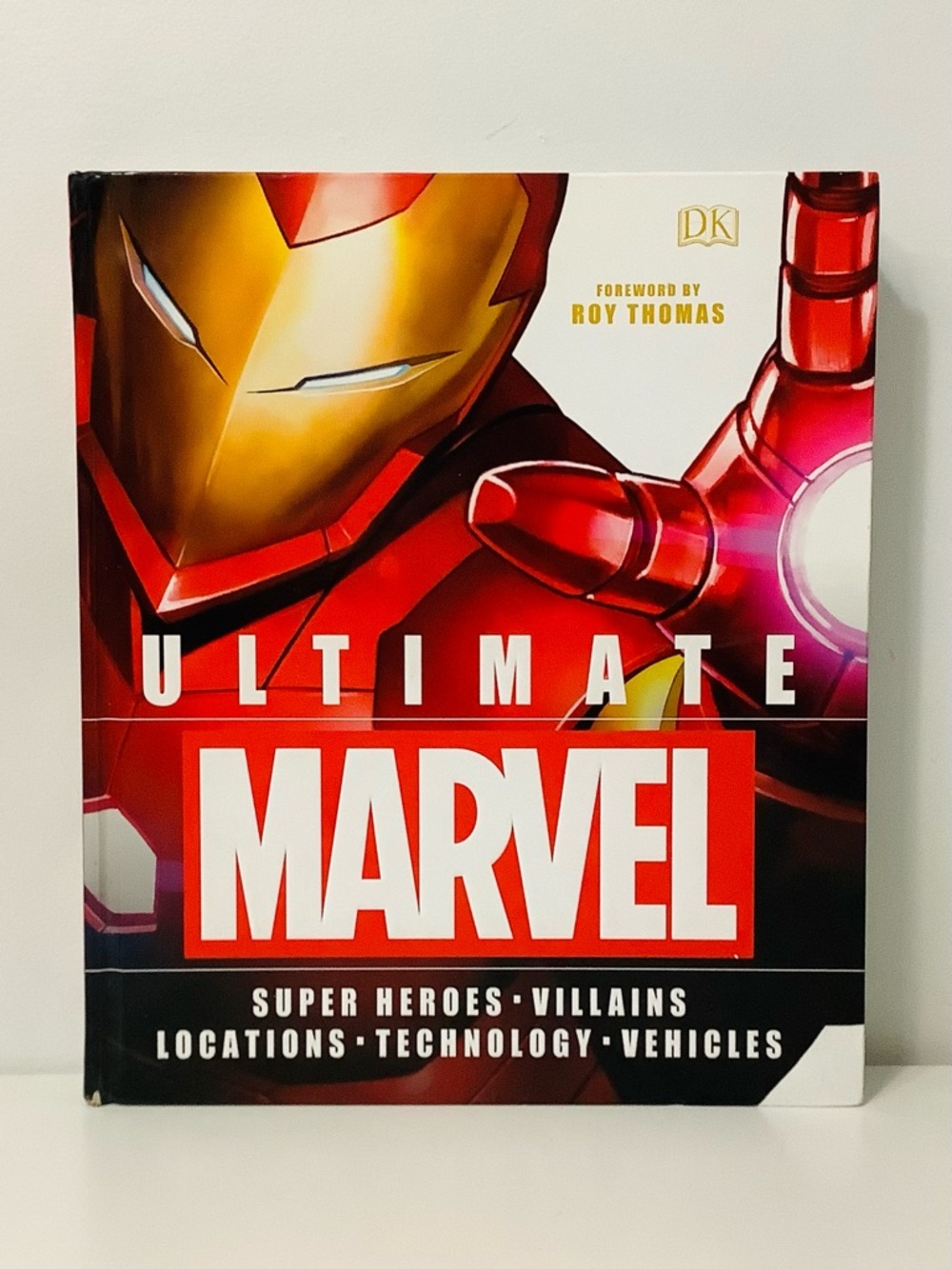 Ultimate Marvel Super Heroes & Villains Hardcover Book 📕